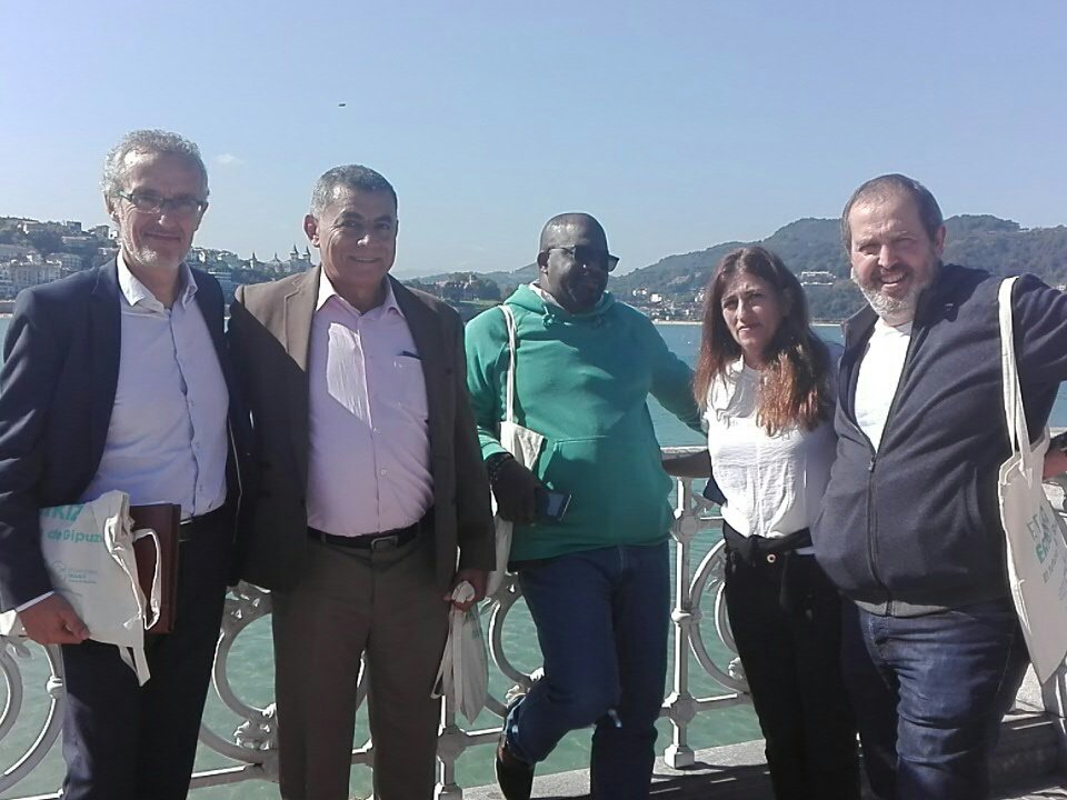 ValentinaFARC's tweet photo. GIPUZKOA oraingipuzkoa eegipuzkoa. Encuentro con Asesor del Gobernador de Gipuzkoa delegados y delegada de ECOMUN, Ciudad de San Sebastian. Intercambio experiencias. https://t.co/otMbvzAv20