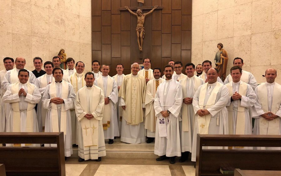Nel contesto della formazione permanente ogni anno un incontro per i #sacerdoti che sono stati ordinati da meno di cinque anni: 5 incontri di formazione, l'udienza con il Papa e la convivenza con i laici del RC! regnumchristi.it/incontro-di-fo…