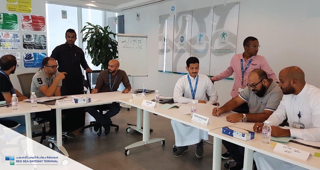 redseagateway's tweet photo. قامت #محطة_بوابة_البحر_الأحمر بعقد دورة Lean Six Sigma Yellow Belt لموظفيها الجدد كجزء من تعريفهم بالشركة، وتعد هذه الدورة استثماراً في قدرات الموظفين ومن ضمن جهود الشركة للحفاظ على التطور المستمر على جميع مستويات المؤسسة https://t.co/BMYYZeTCSr