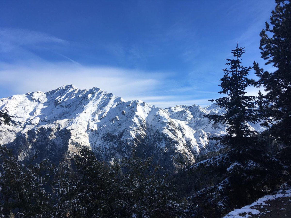SkiVerbierExclu's tweet photo. Signs of winter approaching in Verbier.....
#newseason #earlysnowfall #swissalps https://t.co/FQ1F5DIvsw