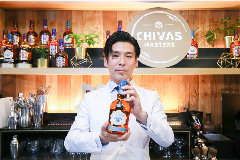 CocktailWeekLDN's tweet photo. Chivas Regal Mizunara Masters Winner 2018 Kenta Honjo will be taking over the bar at @Shochu_LDN @ROKAcharlottest tonight for #LondonCocktailWeek
https://t.co/fn8fhZ4WdK
#DrinkUpLDN #DrinkUp #LCW18 #LCWROKA https://t.co/74YMrldCsb