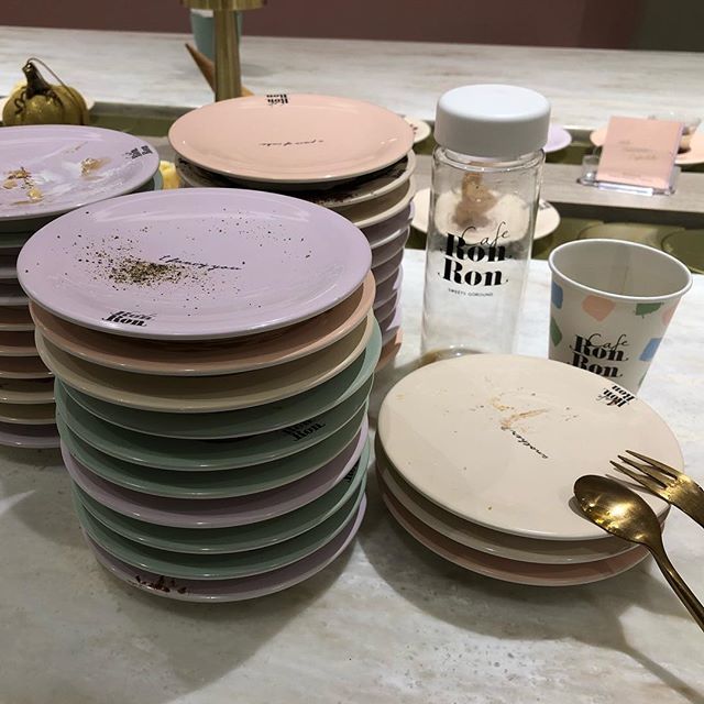 ch_un_st_ar's tweet photo. #caferonron にて #回転スイーツ #食べ放題
苦しい(*´・Д・)ノ

#harajuku 
#sweets 
#conveyorbeltfood
#overeating 
#chungram https://t.co/9zQlnzkK2Y by Instagram https://t.co/fXl60OMzBt