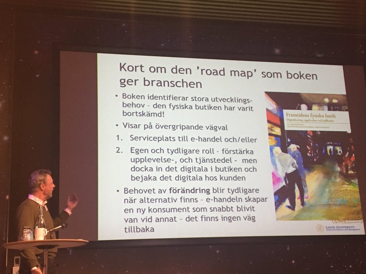 Stilmaria's tweet photo. Något ur Framtidens fysiska butik - ny bok från Centrum för handelsforskning, Lunds universitet presenterad idag på Handelsrådets Dag i Stockholm. Fokus bl a hållbarhet och mode. https://t.co/9T1nUv0sUr