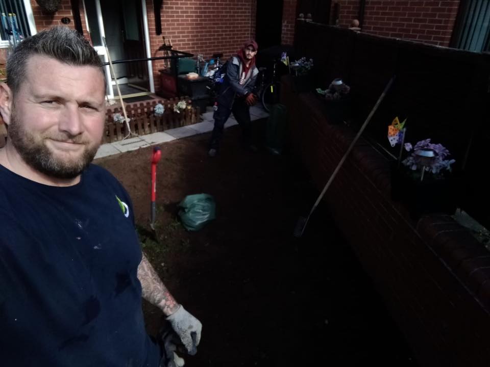 Treeco_Belfast's tweet photo. Busy day clearing a garden and replacing it with decorative stones 👌well done to our young volunteer 💙
#TREECO #Gardenmaintenance #volunteers #community  #beforeandafter https://t.co/5b1FatVCr9