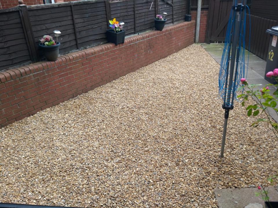 Treeco_Belfast's tweet photo. Busy day clearing a garden and replacing it with decorative stones 👌well done to our young volunteer 💙
#TREECO #Gardenmaintenance #volunteers #community  #beforeandafter https://t.co/5b1FatVCr9