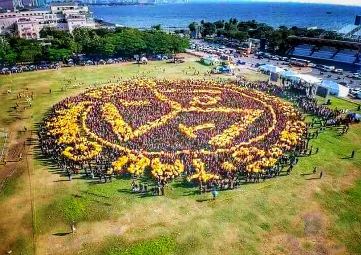 iamrusyela's tweet photo. World Record! Largest Human Fraternity Seal with more than 25k participants.
#TGP50 #TGPGoldenAnniversary https://t.co/1Ap2qfYZwZ