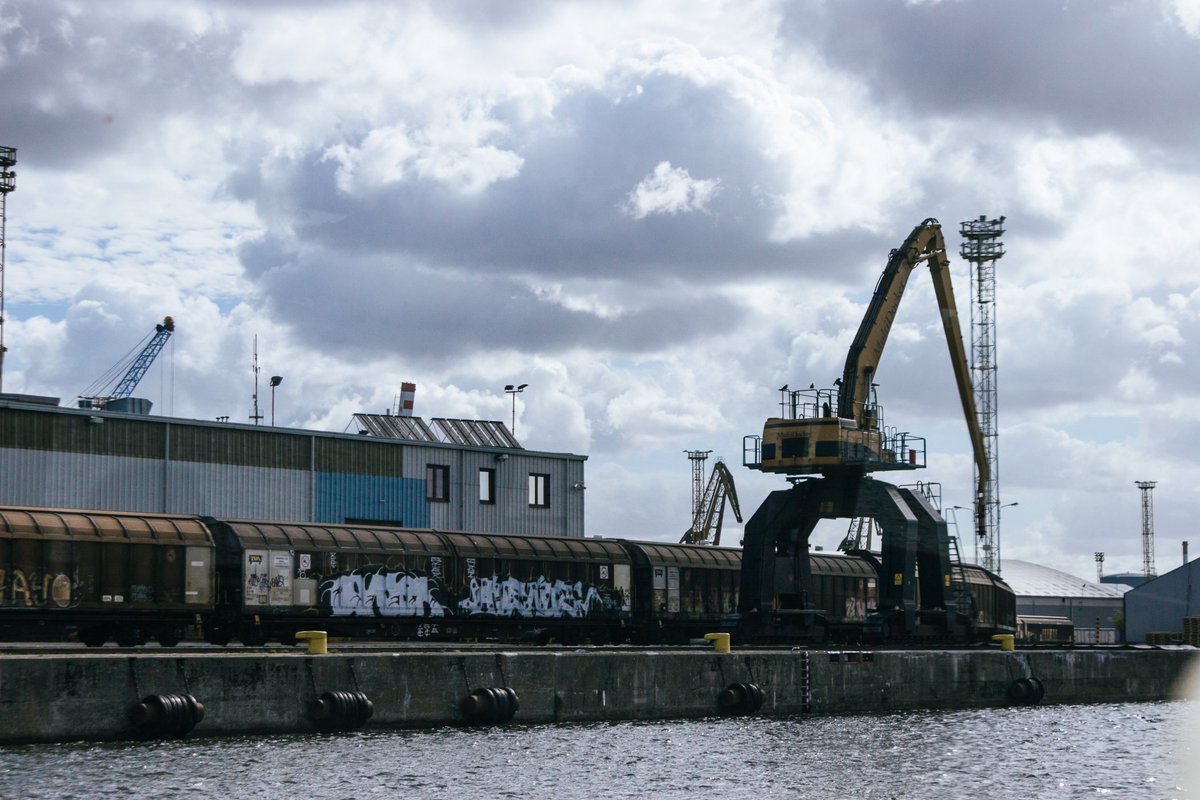 TalkNETproject's tweet photo. A couple shots from our meeting in Szczecin, where we discussed about #sustainabletransport for the future. We also visited the port of the Polish city. #FutureofEurope #Sustainability #development https://t.co/V5cBZTrpyt