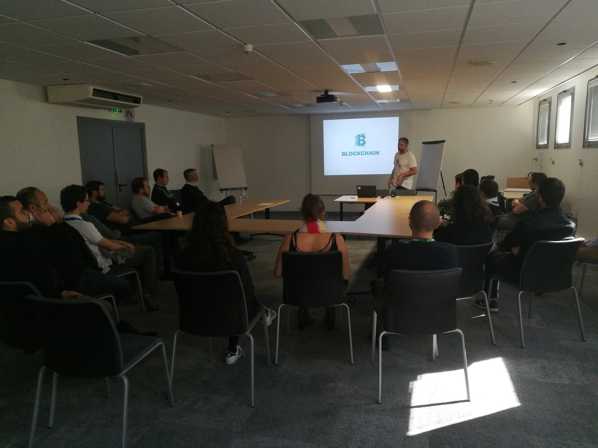 LeMeurLoic_fr's tweet photo. C'est partie pour une présentation autour de la #Blockchain pour #LaTechniqueDuJedi numéro 92 @WorldlineFrance avec Kévin Heraud https://t.co/JrYGGiBX1u