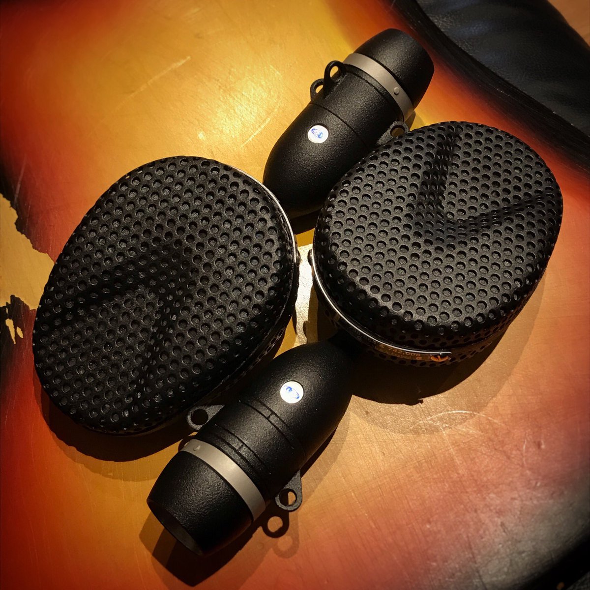 PHONOSaudio's tweet image. Es micros ja són aquí. Ara només falta veure qui les estrenarà. Serà una trompeta? Un trombó? Una bateria?

#coles4038 #ribbon #mic
#phonos #audio
#manacor #mallorca