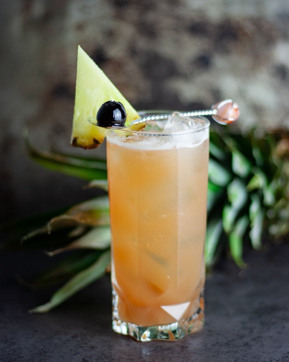 We ❤️  innovation in drinks but we equally appreciate the importance of classic flavours which are often a great base for creating something new. This week we celebrate the gorgeous Singapore Sling! Which classic #cocktail is your greatest source of inspiration! #lcw18