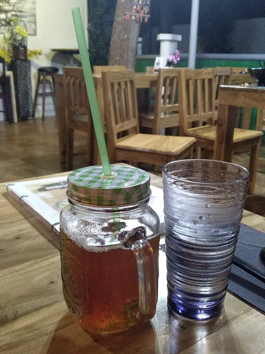 mavrosepithymia's tweet photo. while waiting for my food....#igang!!! https://t.co/SpV2qxaJFo