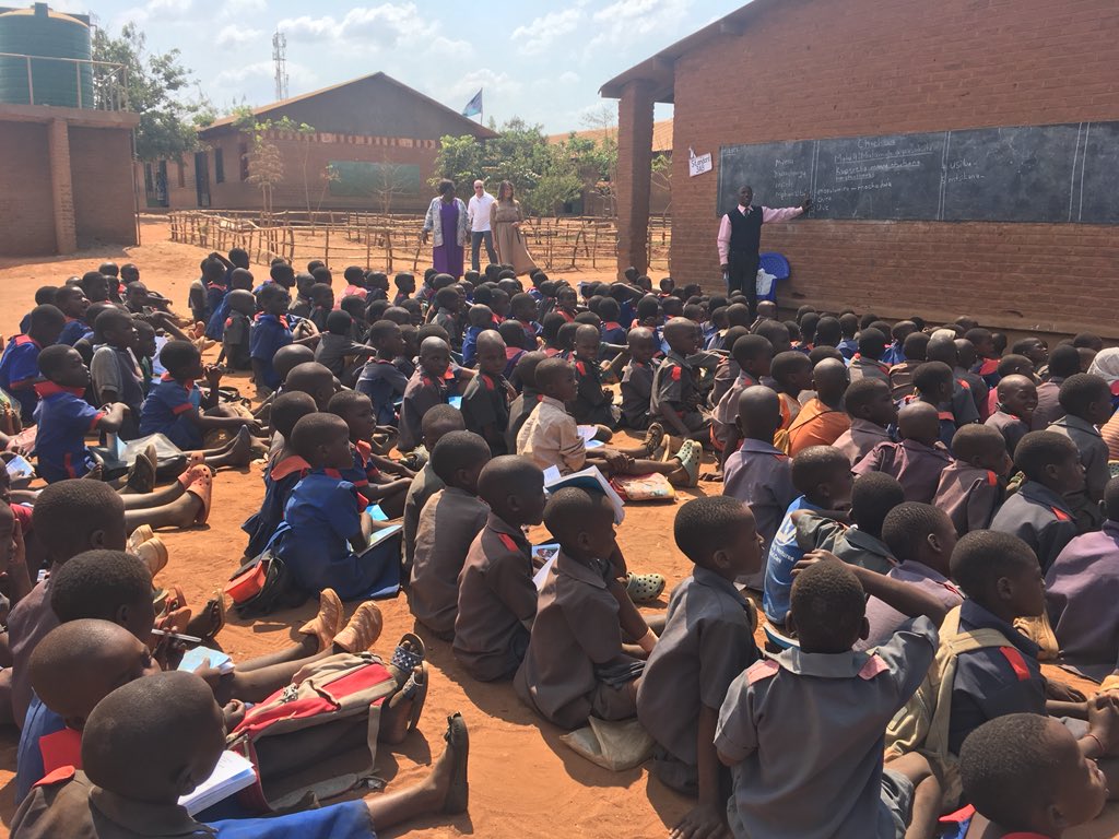 Mababason's tweet image. A class in session at Chipala Primary school in Lilongwe and then boom @FLOTUS is in
