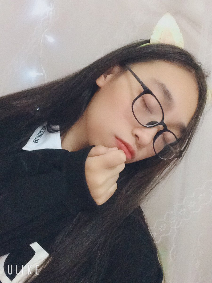 NinaTongsAnphi's tweet photo. I’m so tired 😪❤️💋
#selfie #korean https://t.co/w4KSjc95XO