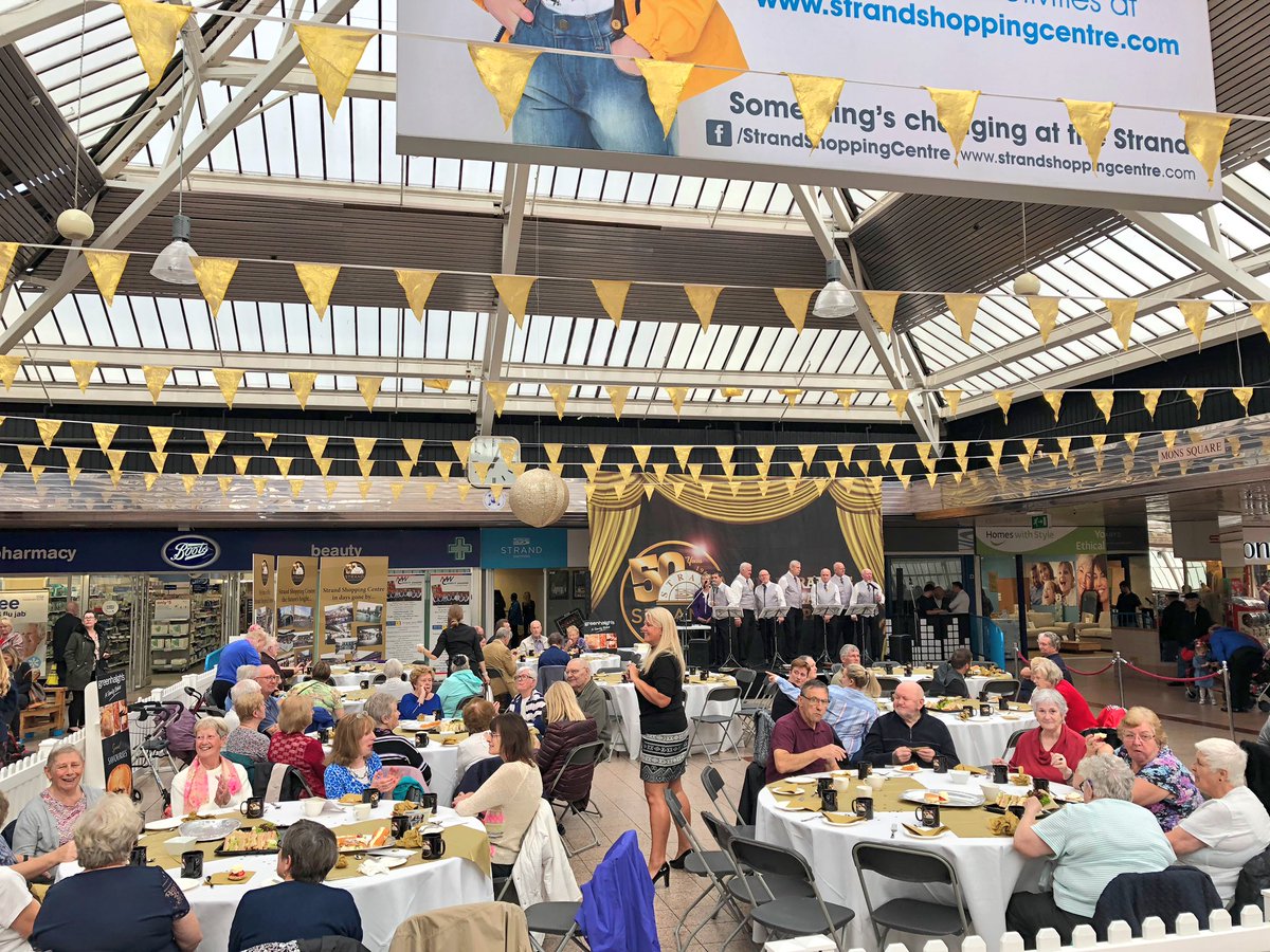 Happy birthday to #Bootle Strand shopping centre celebrating 50 years in the town.

Great to see so many people out to celebrate including <a href="/SeftonMayor/">Mayor of Sefton</a> 👏🏻🎉 #MySefton