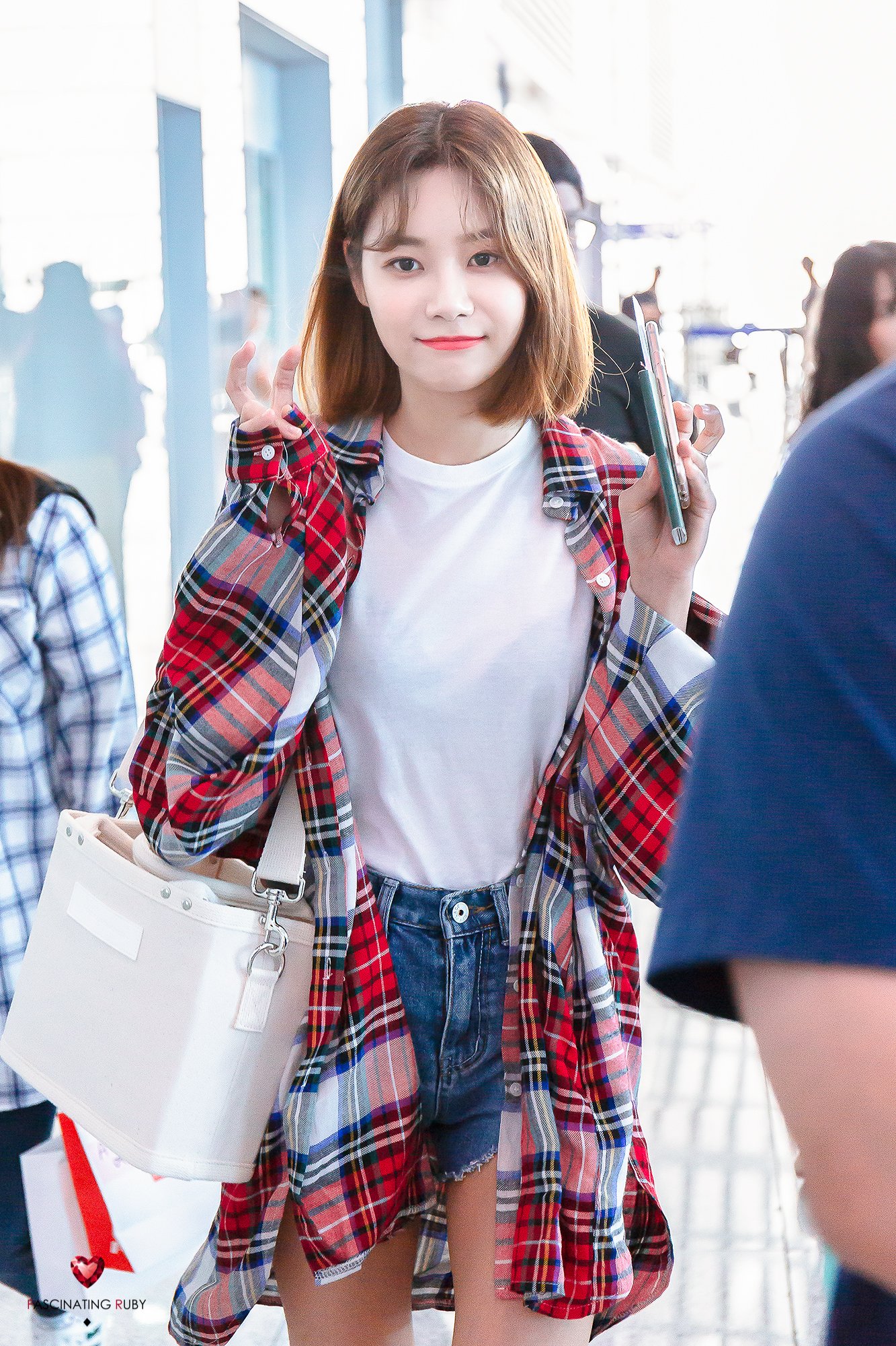 DoqU_LFUYAARR4x.jpg:orig