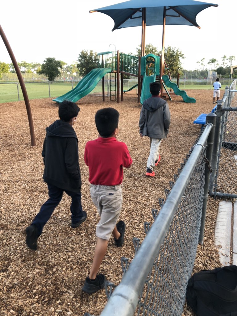 FutureReadyCCPS's tweet photo. Students getting a quick review on figurative language before their writing test today!  👊🏼💯😍Thank you @walkingclassrm @EPEBobcats #ccpssuccess @collierschools #impactstudents https://t.co/w2zZjnCQUn