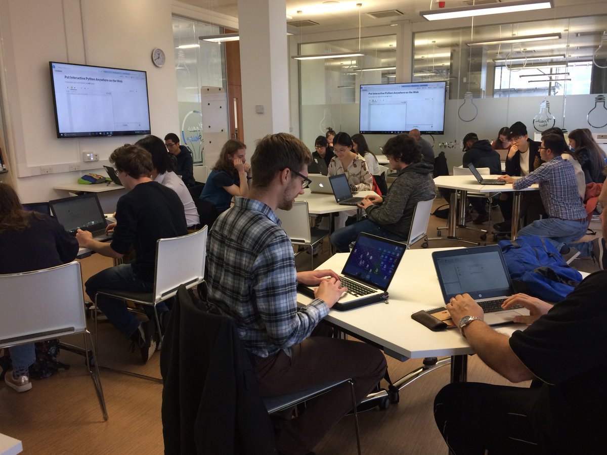 LivUniKnowHow's tweet image. We have a full hive for #PythonForLunch today! @hipyliv