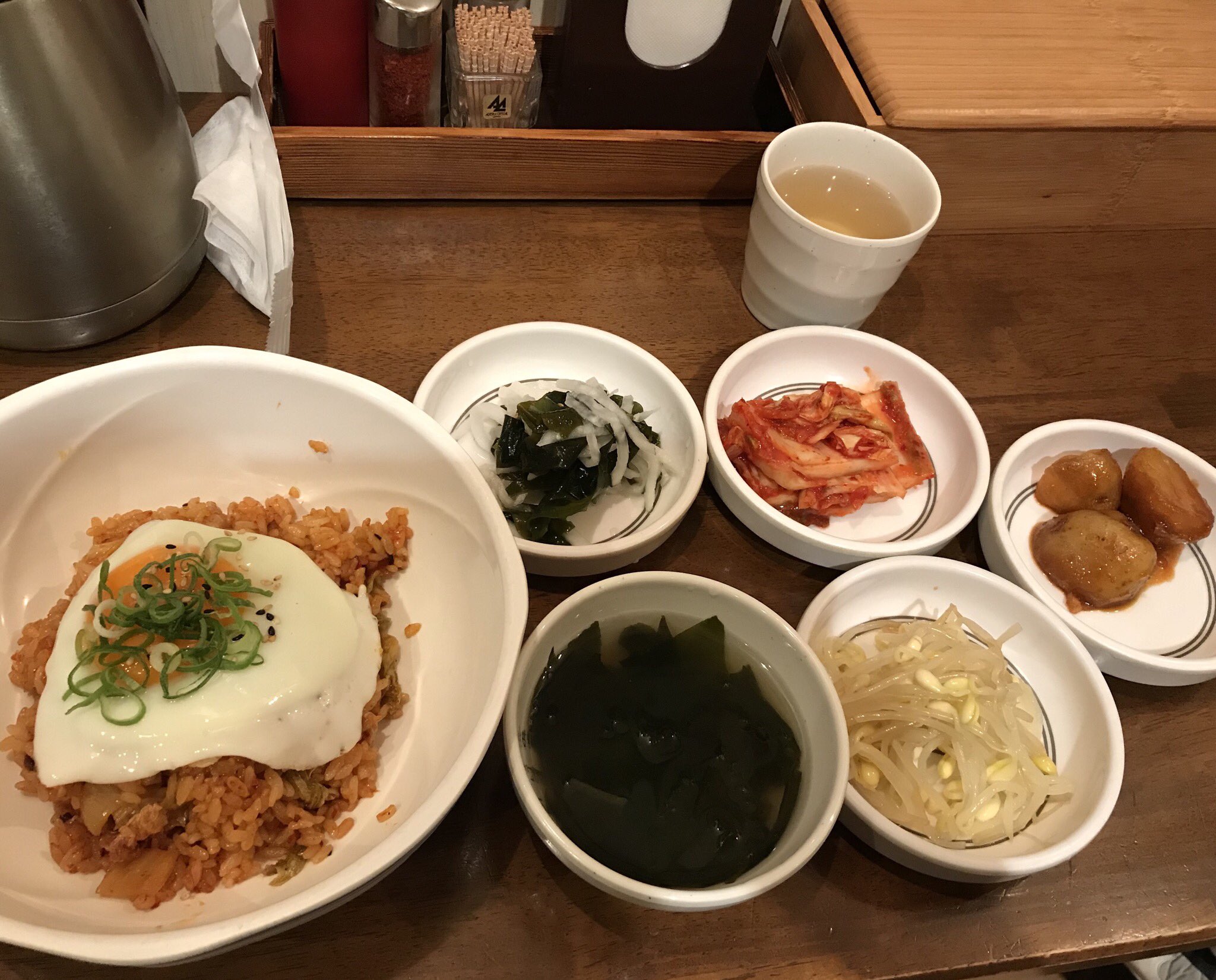 麗人社 佐藤綾子 韓国料理ランチ アリラン 大阪駅前第3ビル 今日はチゲではなくキムチ炒飯をチョイス 席につくといっぱい出してくれるこの前菜達が好きです スタミナ入れたい日のランチは韓国料理 梅田ランチ T Co 6r7wzu2dm9 Twitter