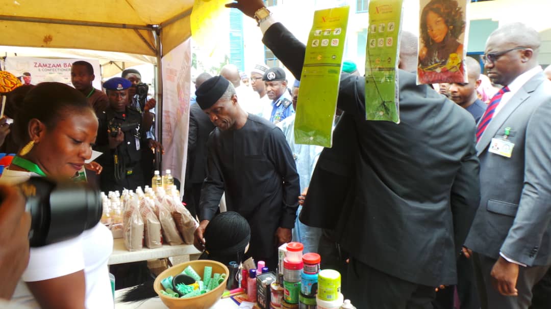 NITDANigeria's tweet photo. The Vice President of Nigeria Prof. Yemi Osinbajo with the Executive Governor of Kaduna State, Mall.
Nasir el-Rufa'i taking a tour of the Exhibition stands at the ongoing 20th edition of the #MSMECLINIC taking place in Kaduna, Kaduna State. @DrIsaPantami #MSMECLINICKD https://t.co/pEb6UIvOU1