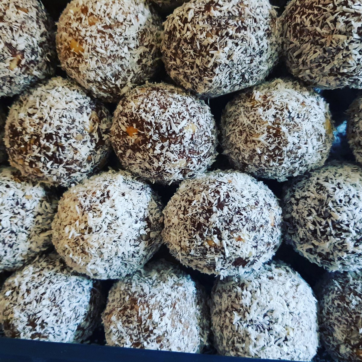HealthEatHale's tweet photo. 🔶NUTRITIOUS &amp; DELICIOUS🔶

Come and get our protein balls before they go! 

£1.50 each or 4 for £5.00

#healtheat #leanin15 #fitfam #fitspo #foodporn #foodblogger #cheshire #mealprep #hale #clean #protein #altrincham #freewifi #freeparking #healthyliving https://t.co/0lL8Abv6Ig