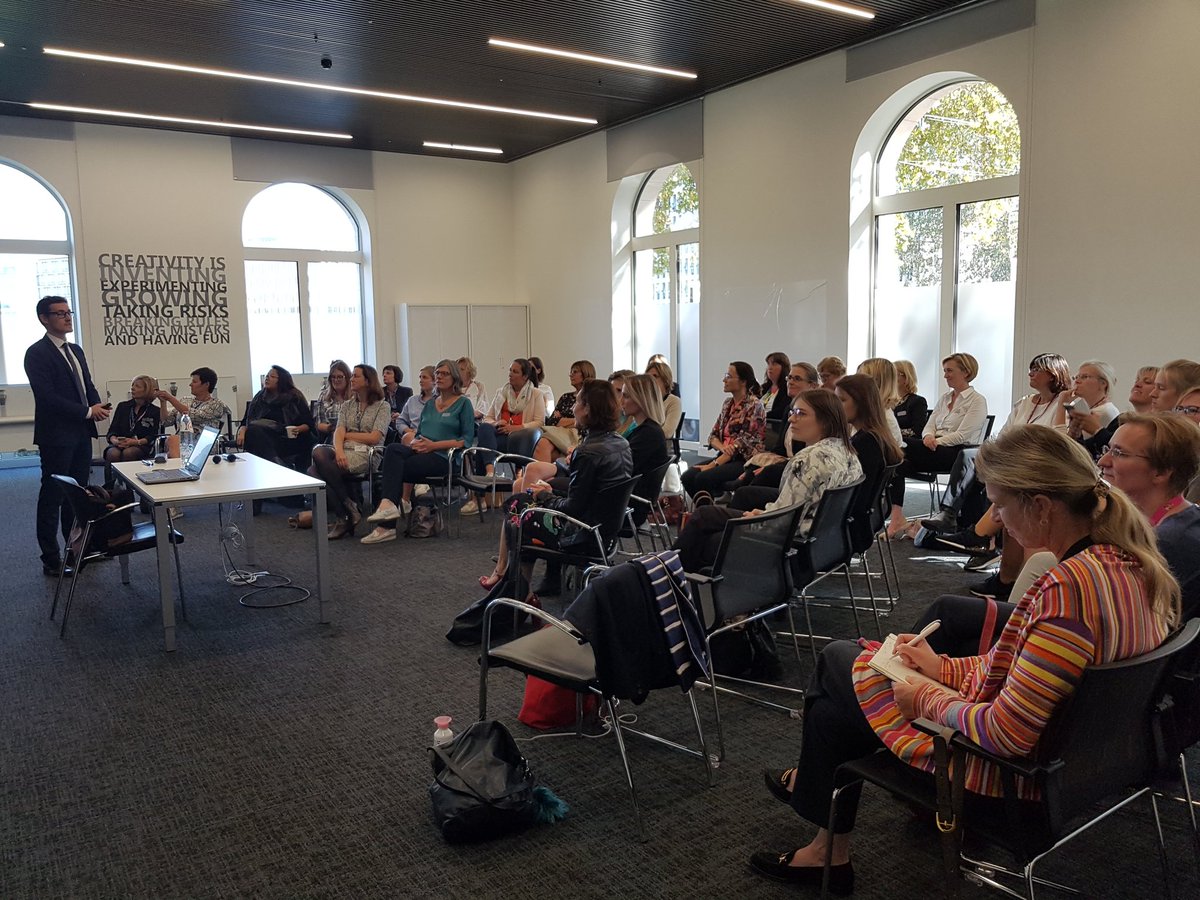 First Feminsuranceday with our female brokers  @AXAinBelgium  great keynote on how to use social media to acquire new customers by <a href="/reinout_vz/">Reinout Van Zandycke</a>