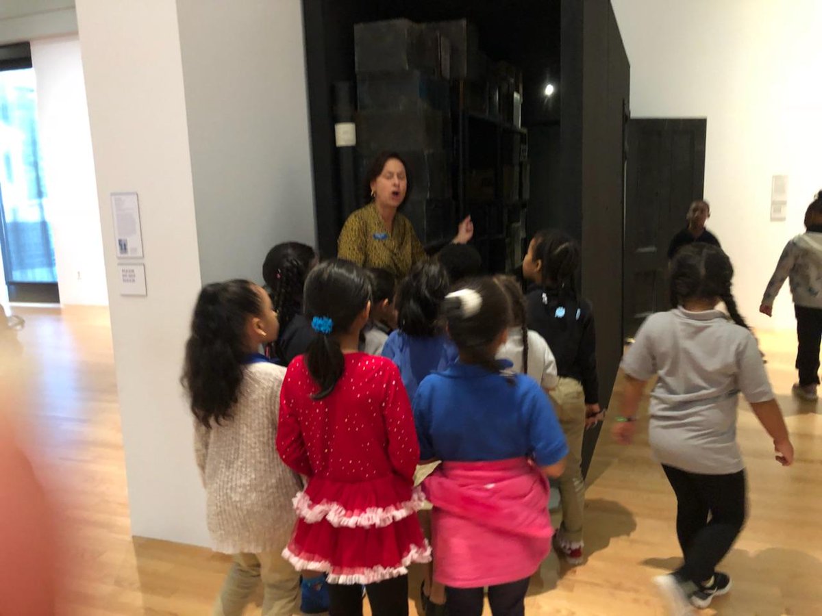 Silver Lane second graders visited the @TheWadsworth today! Using art to learn about characters and setting #crosscontent #artappreciation #reallifeexperiences