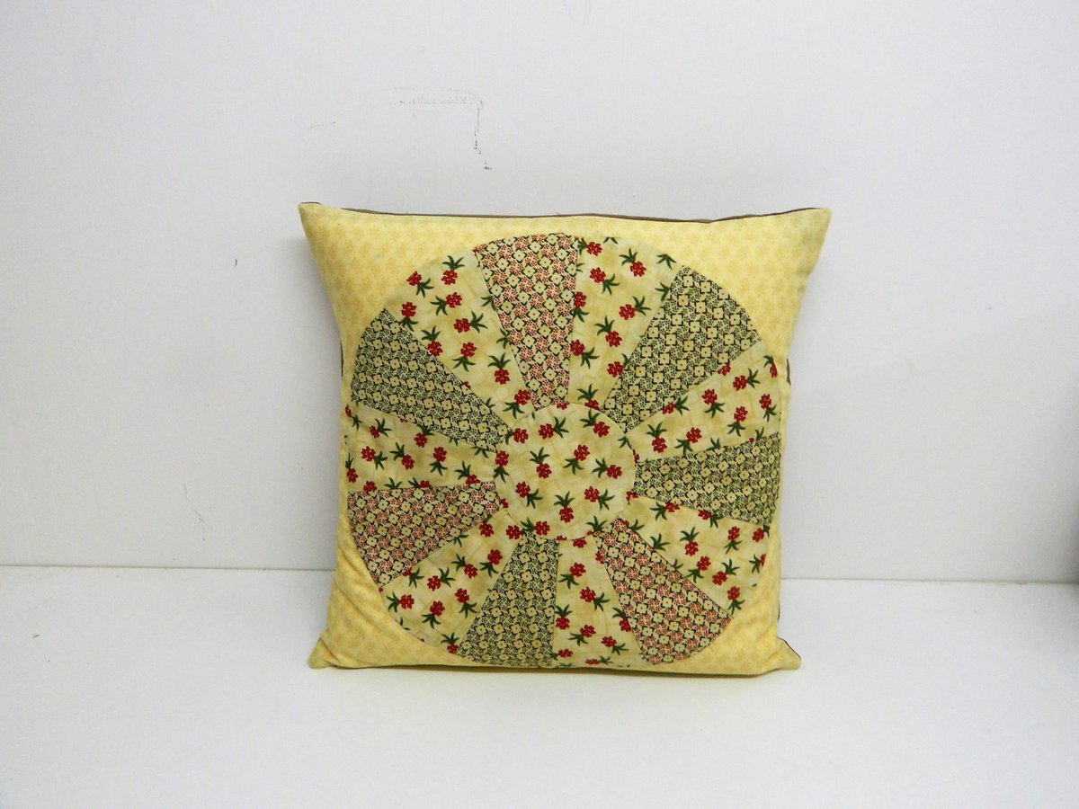 AlsCraftyCorner's tweet photo. Patchwork Cushion, Cotton Coussin, circle design, mothers day, Patchwork pillow, Home decor, Sofa cushions, Handmade gifts, wedding gifts, https://t.co/qWhyPiHVaC #AlsCraftyCorner #Etsy #BestSellingItems https://t.co/tsdCBF9wNL