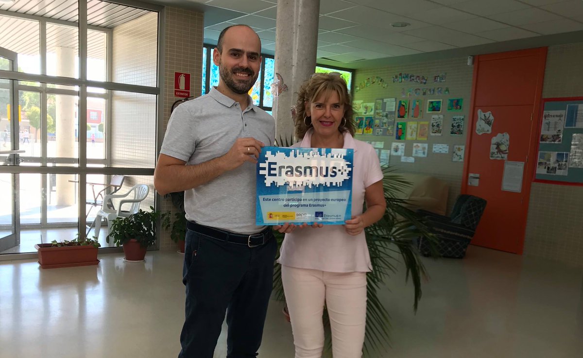 CeipElSanto's tweet photo. Gracias @sepiegob por el reconocimiento a la labor que se desarrolla. Nos impulsa y anima a seguir trabajando por la internacionalización de nuestro centro. https://t.co/1yusUOtm9L