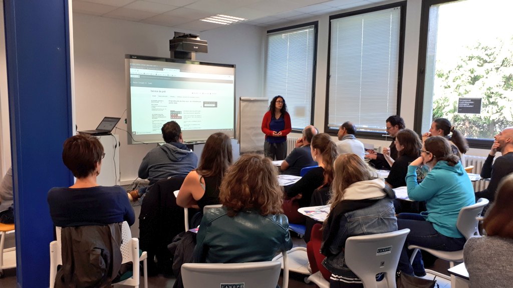 Canope_DTNorm's tweet photo. #nouveauxenseignants 

🤗 Bienvenue aux M2A et DU #mathématiques dans notre atelier

Découverte du service de prêt, des ressources éditées par @reseau_canope et des animations proposées 

Notre équipe à votre écoute pour vous accompagner au quotidien 😉

#EspeCaen https://t.co/5Uf5P1c2sQ