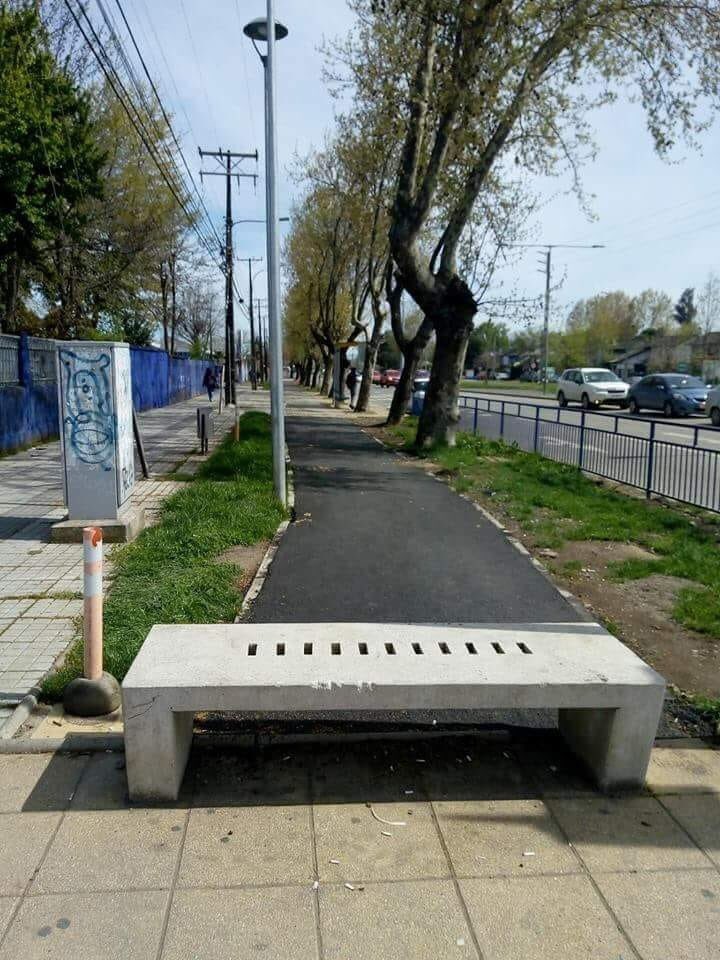 ramolica's tweet photo. De los mismos creadores del puente Cau - Cau , ahora nace la Ciclovía con salto mortal incluida https://t.co/ZXoebEaZUC