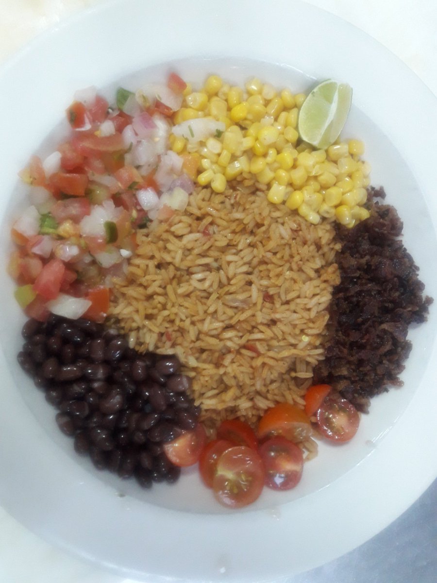 BrionesReagan's tweet photo. grilled Salmon with Spanish Rice, Beans, Sweet Corn, Cherry Tomato and organic Bacon ! #Explore #Fword #HOH #Chef #Perfection #Taste #Galley https://t.co/ivqx2A8Enn