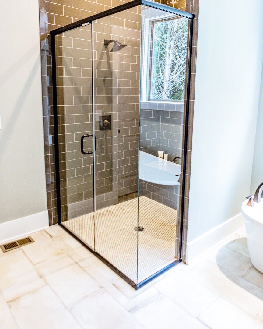 CruzInteriors's tweet image. #zeroentry #shower is not just for #ada compliance It’s a practical and beautiful #bathroom #design element used here by #kellycruzinteriors for @FoundationHomeR