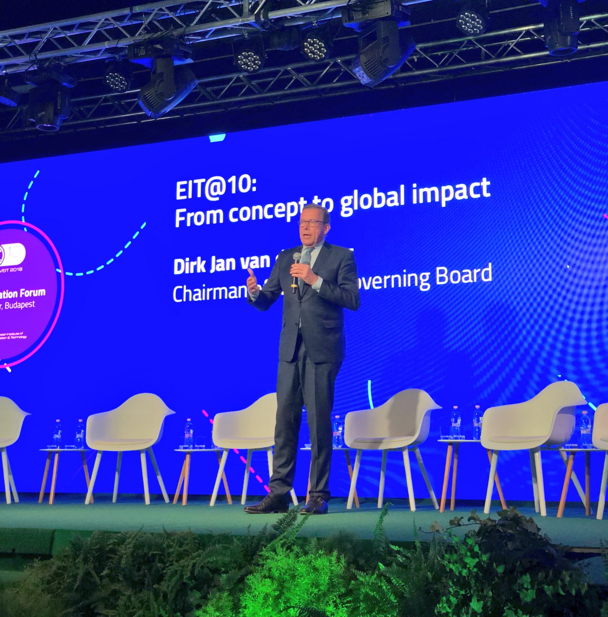 AndrasVolom's tweet photo. @EITeu Chairman highlights that the Institute was created for boosting #INNOVATION to tackle societal challenges >> young people applaud your approach, this is the way to make #SUSTAINABILITY happen, it’s time for all to #innovate for our common goals! https://t.co/cqyJJfDTmk