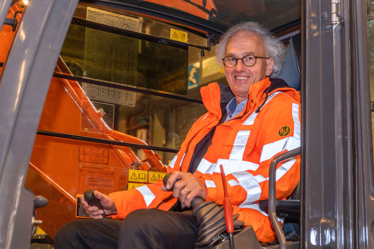 kabelsleidingen's tweet photo. Jan Peters was vanaf het eerste uur bij het KLO betrokken. Hoe kijkt hij terug op het voorzitterschap en wat zijn volgens hem de belangrijkste uitdagingen voor de toekomst? Lees het interview: https://t.co/NqqzV07uUS https://t.co/ONEe47LRJo