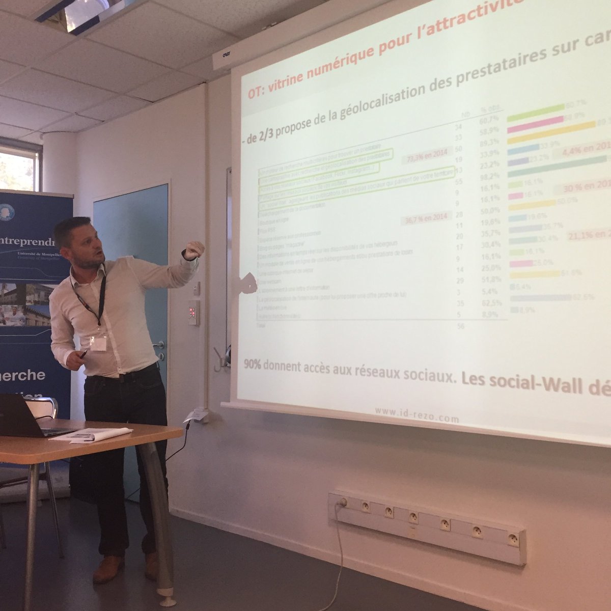 PaulineFOLCHER's tweet photo. #SmartDestination et smart office de tourisme en 2018. ⁦@ArnaudMaes⁩ présente son baromètre à la conférence #MTO18 https://t.co/8Boibhy2Fg