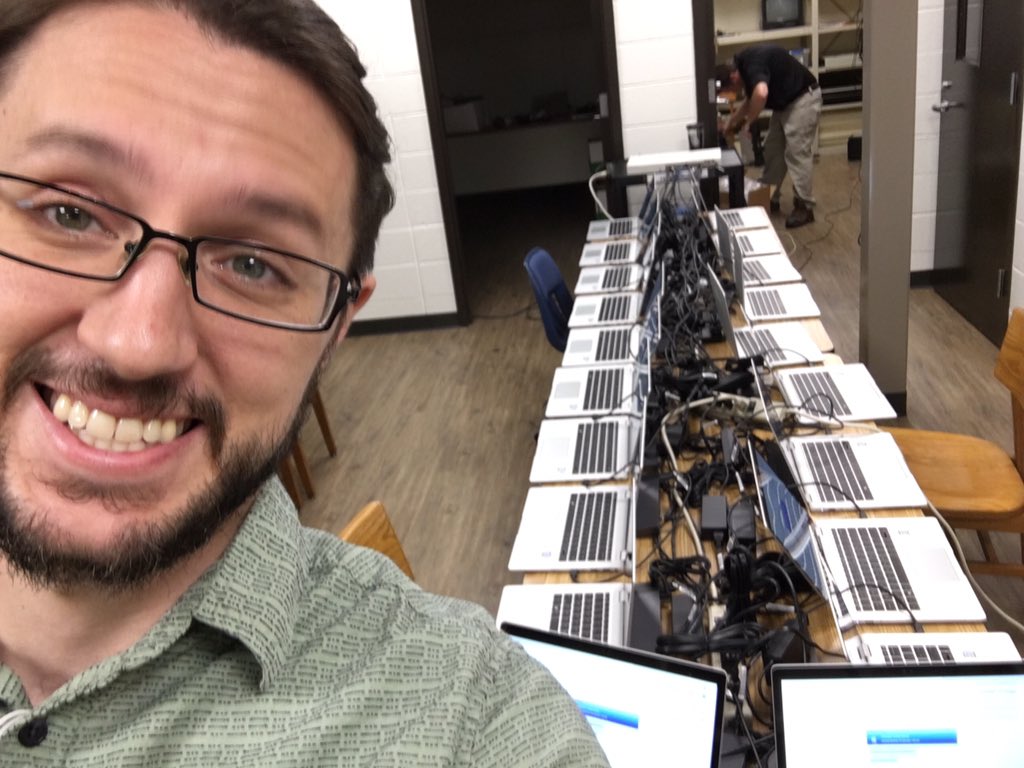 davidthetech's tweet photo. Who can image 20 Elitebooks at a time? This guy. https://t.co/MIqOrcXlUL