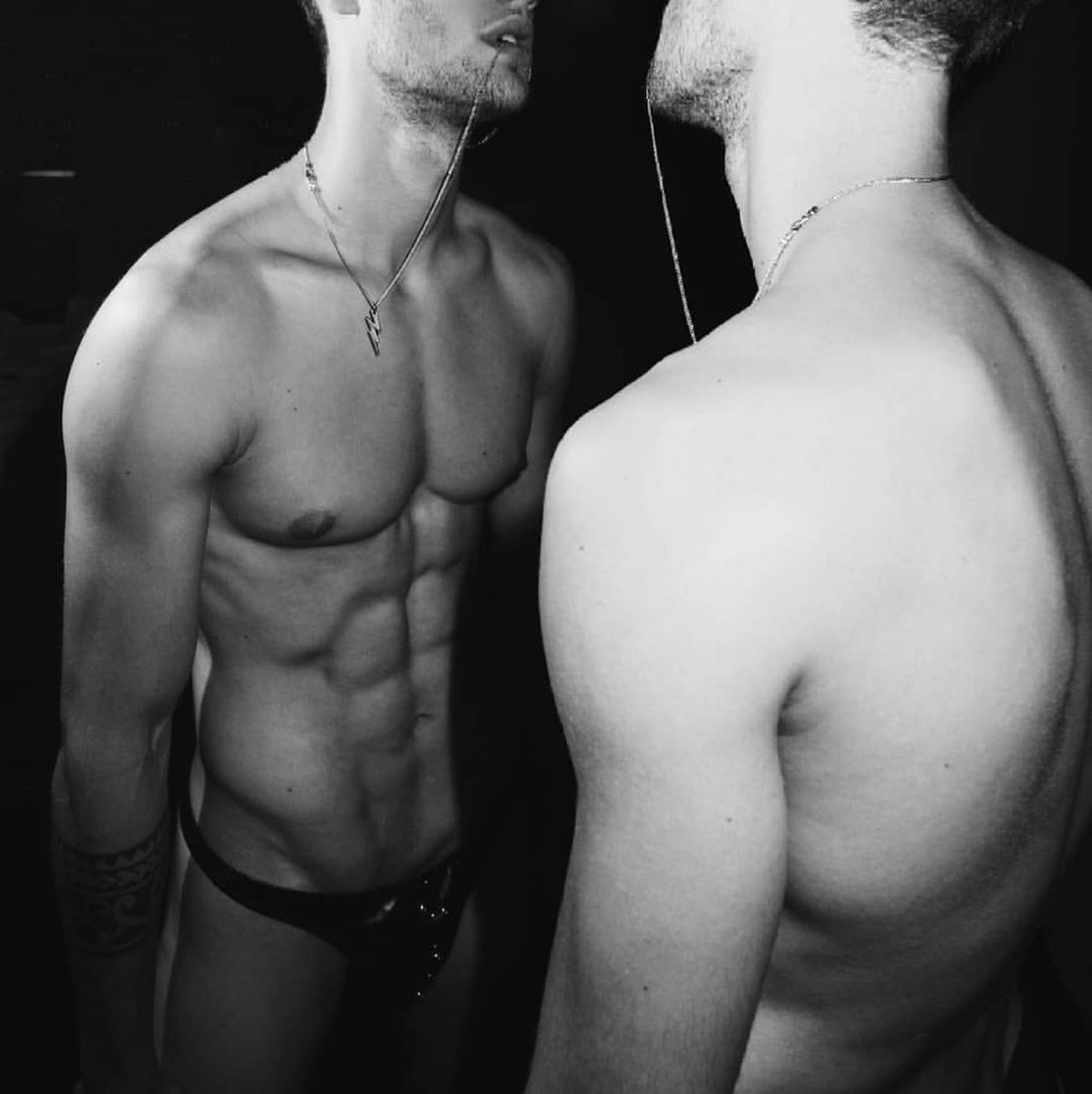 𝙇𝙪𝙘𝙖𝙨 𝙏𝙝𝙤𝙧𝙣 (@thevowofthorns) on Twitter photo 