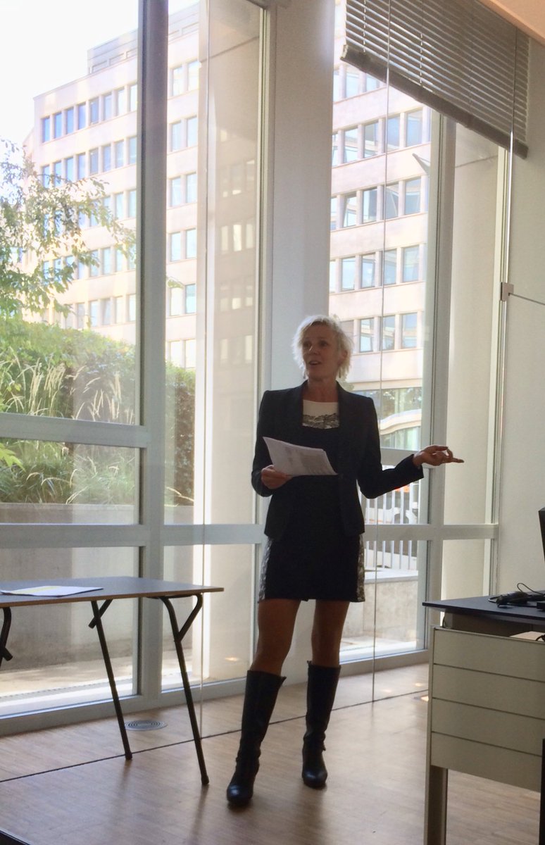 easybrussels's tweet photo. Lancement de la 4Úme rencontre de 2018 avec le comité de pilotage #Easybrussels par Sophie Berthelon au siÚge de Vivaqua. Accent sur la transversalité et les partenariats pour fluidifier la mise en place de mesures de simplification administrative. https://t.co/YNIML5CBcb