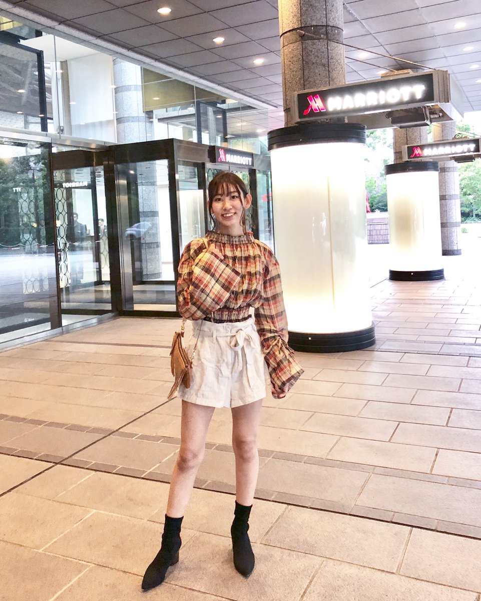 benemode's tweet photo. おへそが見えすぎるから
なかなかコーディネートが難しいトップス。
しかし、お気に入り☺️🎀
*
*
#ootd #しょコ
#studious
#hm
#benemode
#zara
#ザラジョ #handm #チェック柄 すき♪♪ https://t.co/J6ERyVSvmw