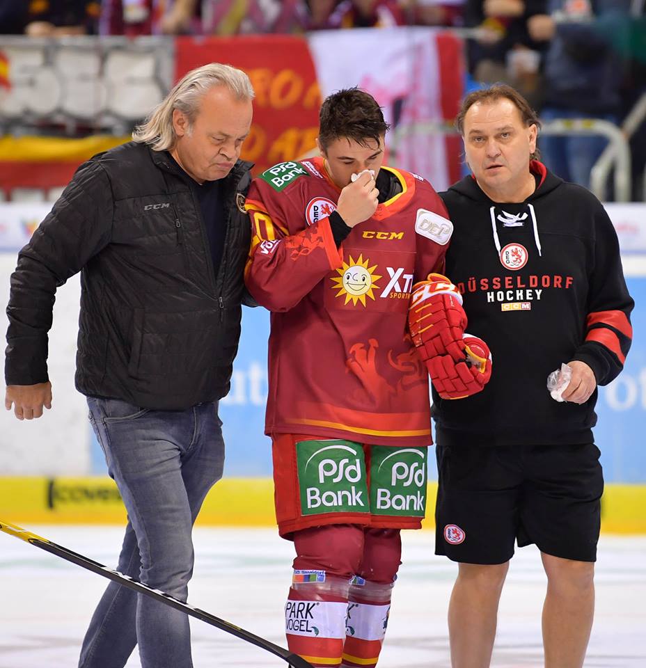 DuesseldorferEG's tweet photo. Langer Ausfall: Manuel #Strodel muss sich nach einer #Schultereckgelenkssprengung aus der Partie gegen die @Eisbaeren_B einer OP unterziehen und fällt voraussichtlich drei Monate aus. Bitter! Alles Gute, Manu! #deg #imherzeneins #DEGvsEBB https://t.co/bqoc2Gjgx2
