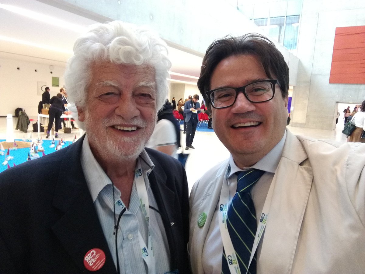 AleCom1968's tweet photo. #CSRIS18 fonte di ispirazione #sostenibile. La visione del futuro buono passa da qui.
Grazie ai compagni di #viaggio incontrati, #UgoCanonici presidente #Cleis, #BarbaraSantoro imprenditrice, @lpisc giornalista @TV2000it e tanti altri esperti e appassionati di #csr. Al prox anno! https://t.co/y9fMn7yht5