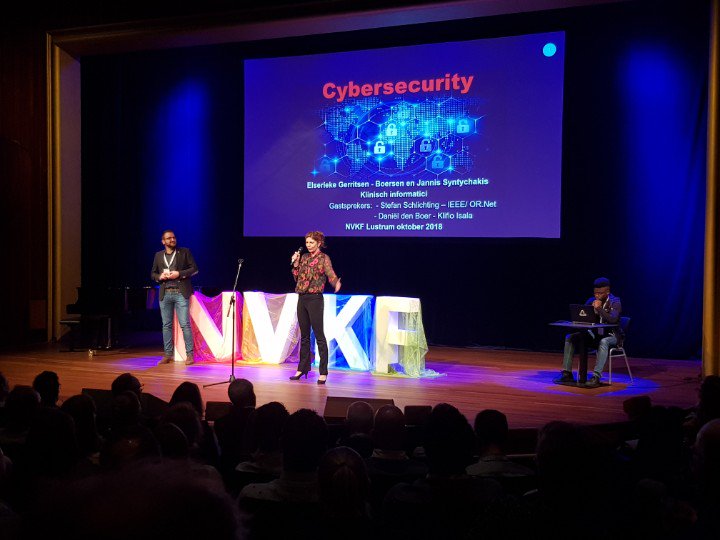 ladegro's tweet photo. Super trots op @Elserieke_B en @Syntychakis die op het NVKF lustrumcongres het thema Cybersecurity op de kaart zetten! #KlinischeInformatica #NVKI #LustrumNVKF2018 https://t.co/hJOcE0FYY3
