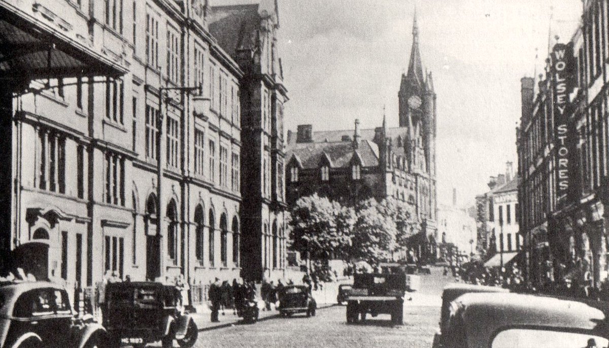 #ThrowbackThursday to 1935 looking down Market Street towards the Flag Market. 
Can you spot the Fish Market canopy and the <a href="/shanklypreston/">Shankly Preston</a> ?? 👀👍