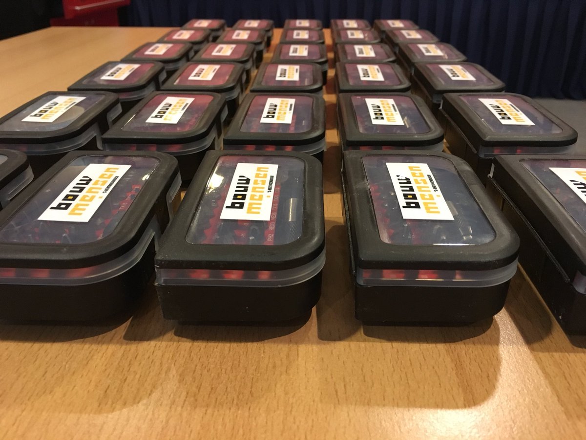 Alles in gereedheid voor de diploma-uitreiking die we in samenwerking met <a href="/KW1C/">KW1C</a> vanavond organiseren. We leveren weer potentiële vakkanjers af aan de bouwbranche, timmermannen, metselaars en tegelzetters opgeleid op niveau 2 en 3! <a href="/BouwendNL/">Koninklijke Bouwend Nederland</a> <a href="/debouwmaakthet_/">debouwmaakthet</a>