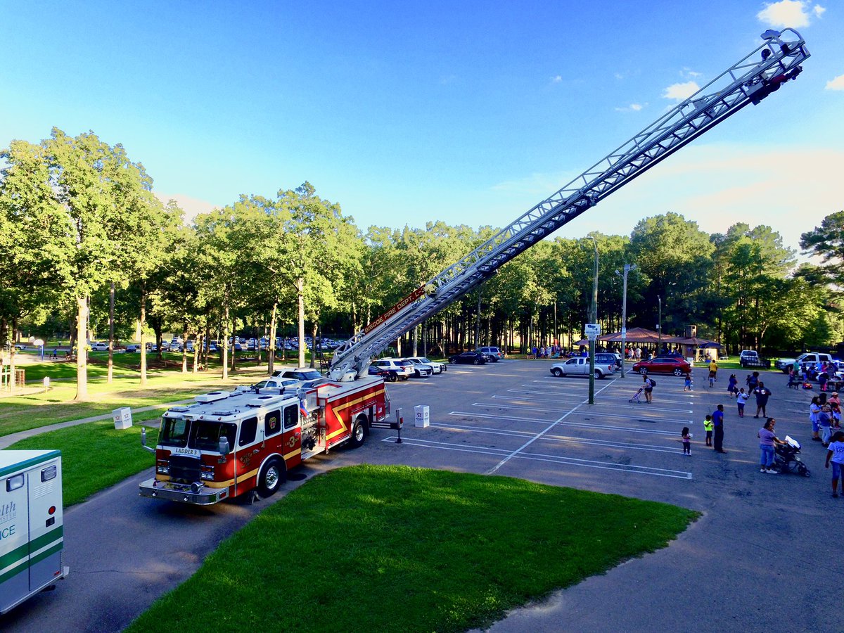 townofbiscoe's tweet photo. #TBT to our National night out event we had this past August!

We had such an incredible night and hope you all had a blast too!

We can’t wait for what next year has in store!

#beingbiscoe #throwback #nno https://t.co/biLDYzqRMy
