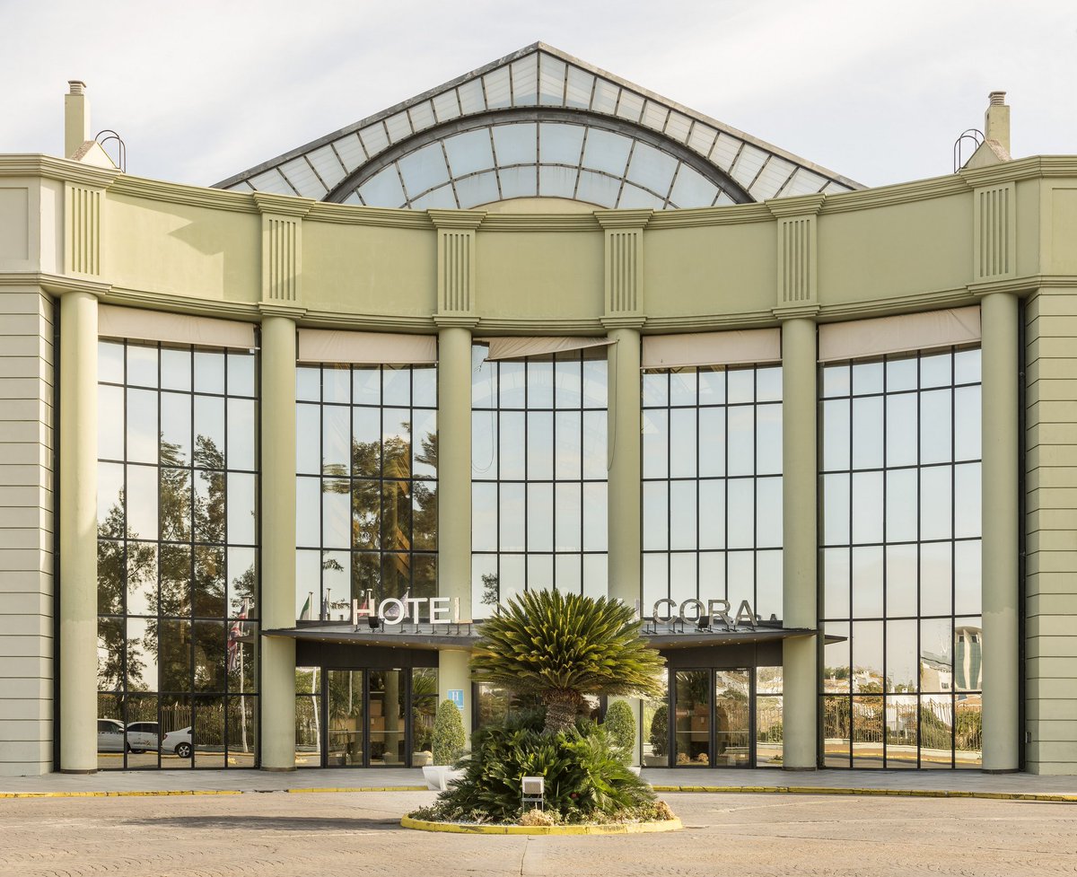 ILUNIONHotels's tweet photo. ¡Estamos de enhorabuena! Hemos incorporado un nuevo hotel en Sevilla: el @ilunionhotels Alcora Sevilla. Con esta nueva adquisición sumamos ya 26 hoteles en 12 destinos. ¡Una gran noticia para nuestra compañía que refuerza nuestro proyecto de futuro! https://t.co/kEkCCaEIsb https://t.co/BCKNeOqMUD