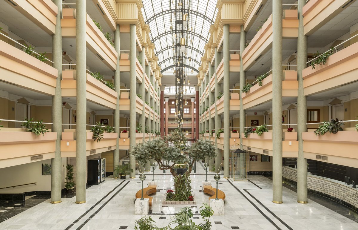 ILUNIONHotels's tweet photo. ¡Estamos de enhorabuena! Hemos incorporado un nuevo hotel en Sevilla: el @ilunionhotels Alcora Sevilla. Con esta nueva adquisición sumamos ya 26 hoteles en 12 destinos. ¡Una gran noticia para nuestra compañía que refuerza nuestro proyecto de futuro! https://t.co/kEkCCaEIsb https://t.co/BCKNeOqMUD