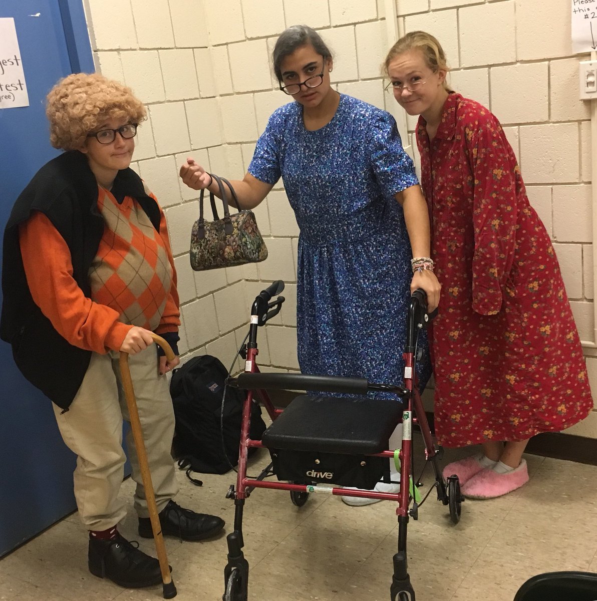 MrsChircoMHS's tweet photo. I love my senior (citizens) 👵🏼🧓🏼 #gomhssoccer https://t.co/mUWzfsc7lH