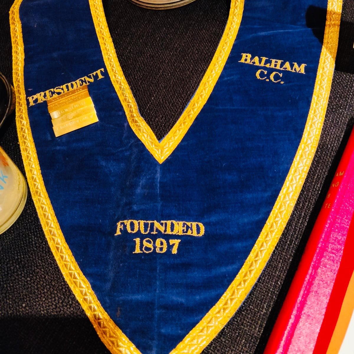 BalhamCycling's tweet image. The original #Balham CC was formed in 1897 &amp;amp; was still riding up until 1985. We restablished the club in 2017. Last night, members of the old club got together with members of the new club to share stories &amp;amp; memorabilia over a cheeky few @WeAreTheDynamo  Good times.  #cyclinglife