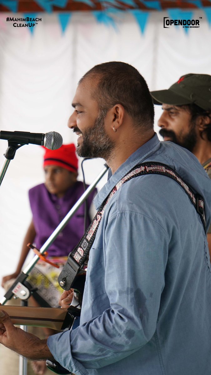 mahimbeach's tweet photo. Thank you @ankurtewari and Sidd Coutto, @manasi_parekh and @anuragshanker for the unplugged musical morning by the beach to celebrate our one year anniversary! A fitting tribute to the occasion indeed.

#MahimBeachCleanUp #OpenDoorFest #Culturegrind #CleanBeforeYouClaim https://t.co/JQnky7NwT8
